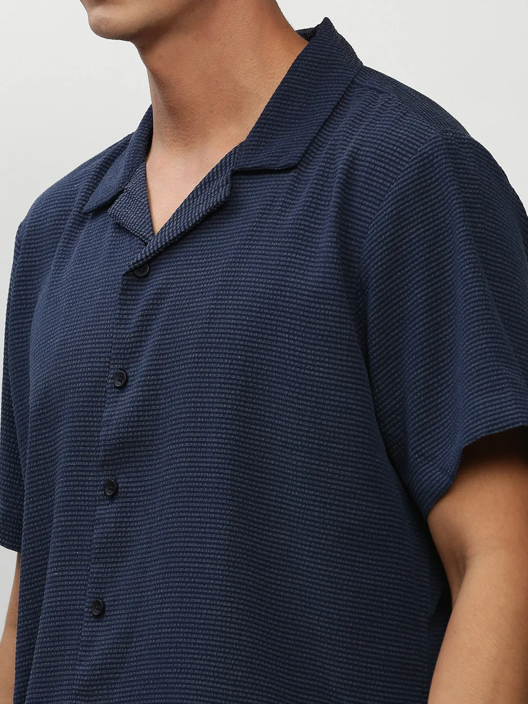 Men Navy Solid Casual Shirts