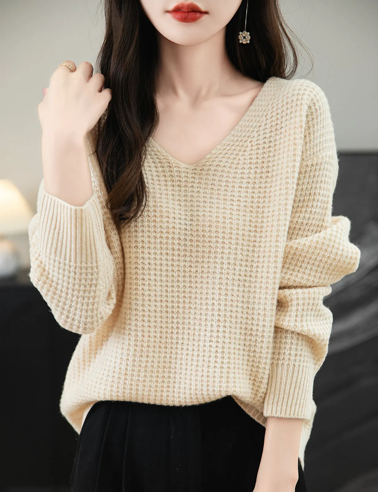 Peggy Woman V Neck Long Sleeve Sweater