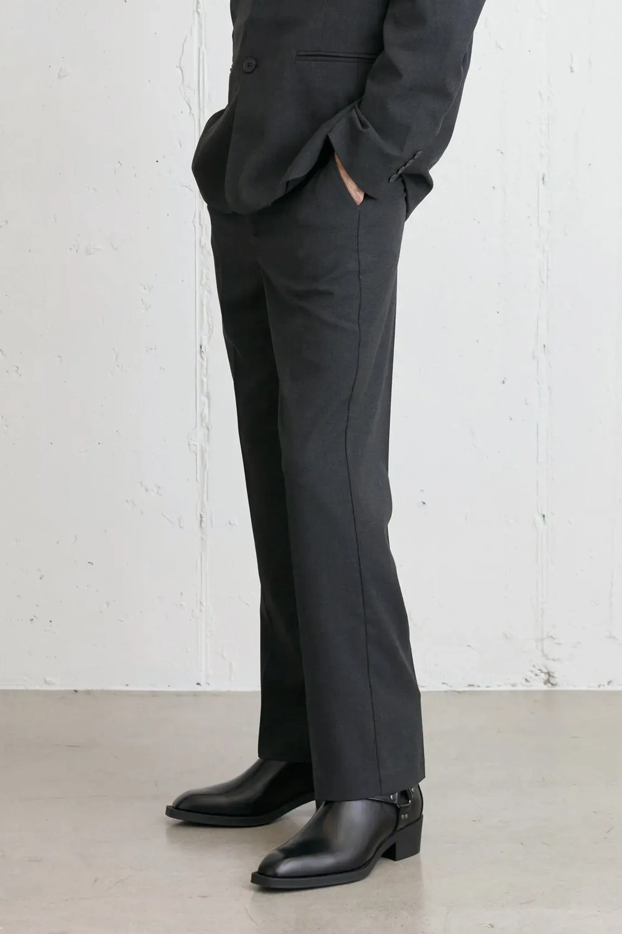 RELAXED FIT SUITING TROUSER